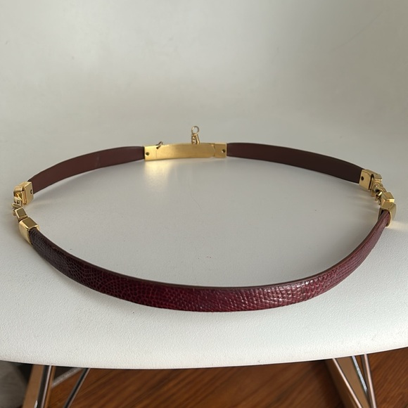 Burgundy Lizard Skin Vintage Belt with unique gold chain closure - Picture 5 of 9